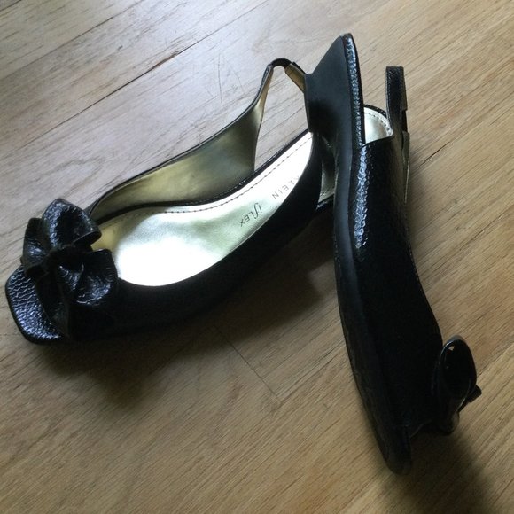 Anne Klein Flower Bow Tie Shoe - Picture 2 of 3